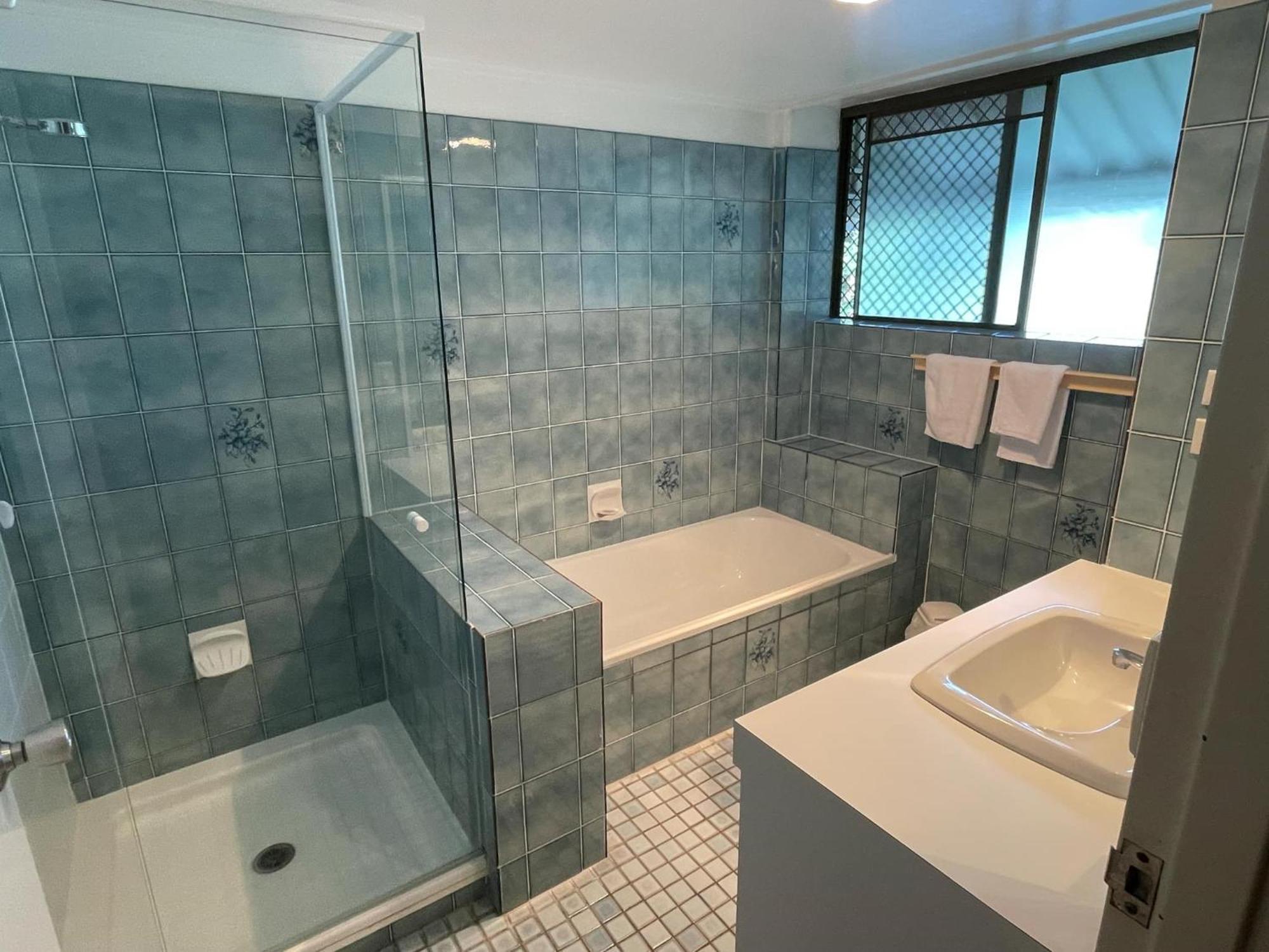 Placid Waters Holiday Apartments Bongaree Ngoại thất bức ảnh